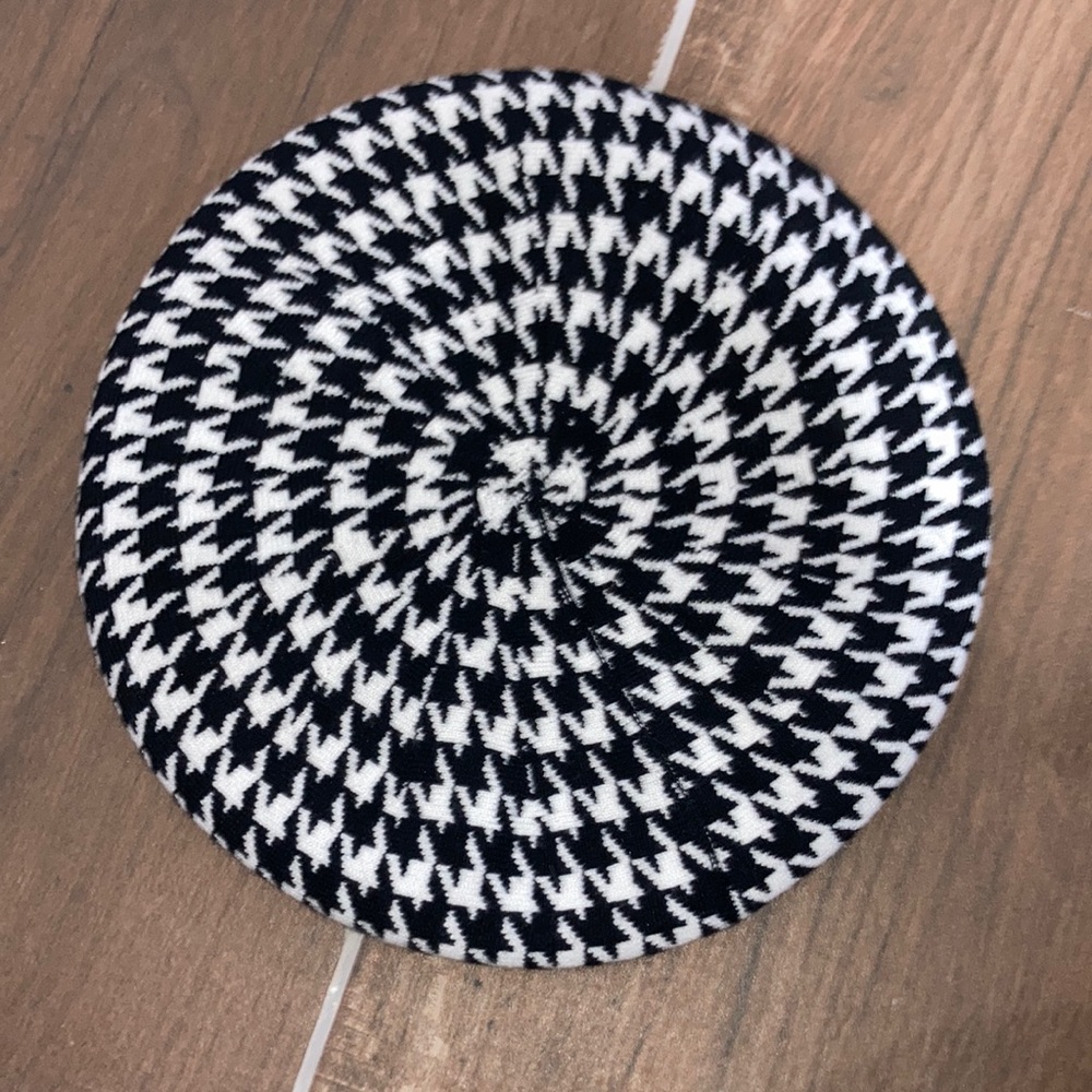 NWOT houndstooth beret